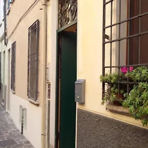  Bed & Breakfast Art Boutique